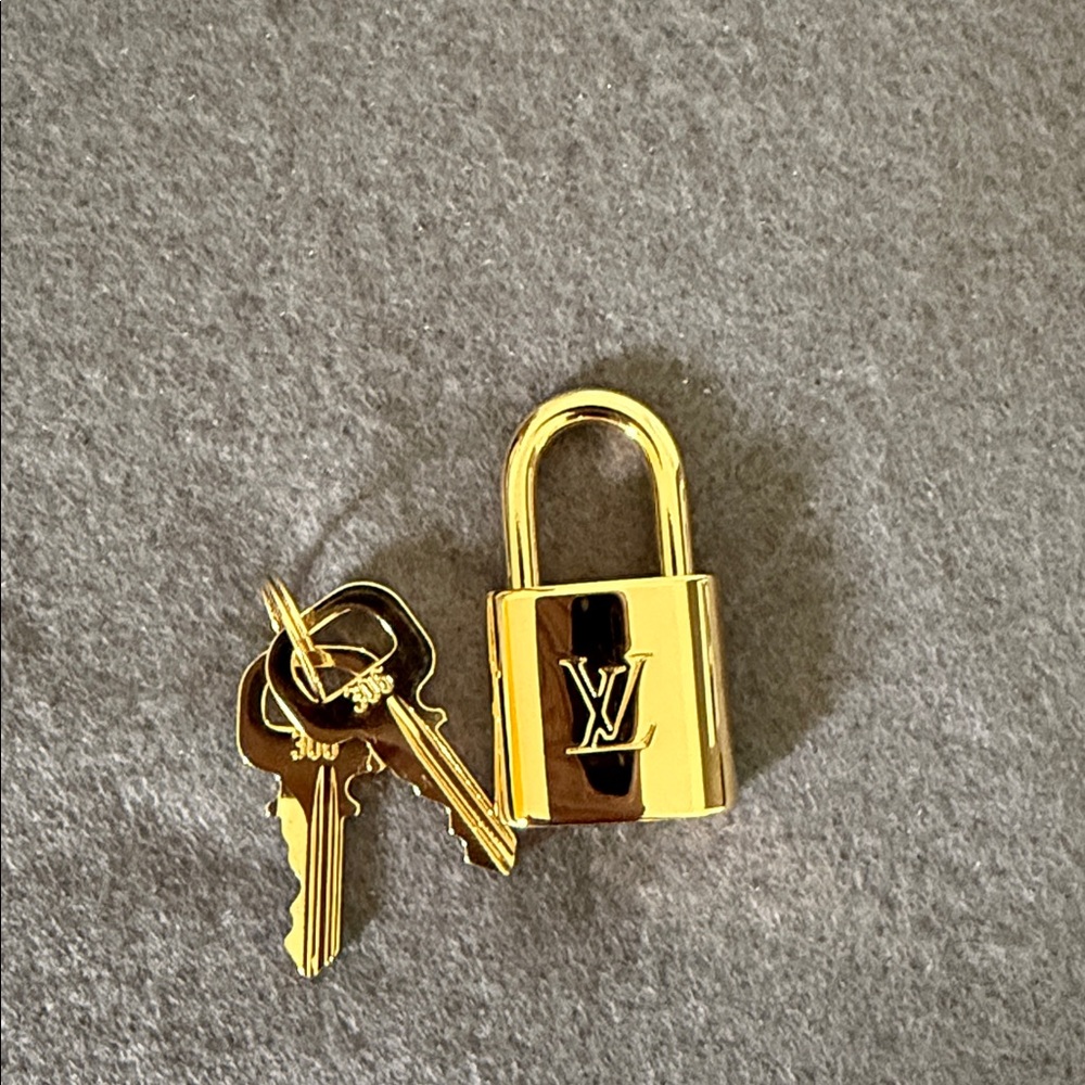LV Lock and Key #306